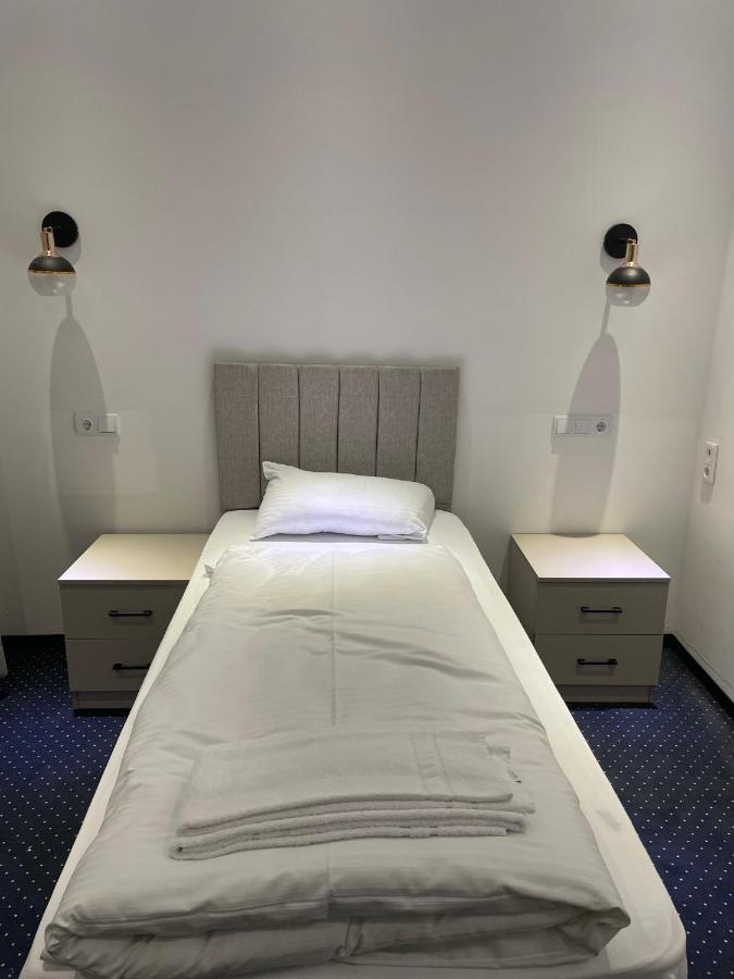 Gastpark Hotel Манхинг Экстерьер фото