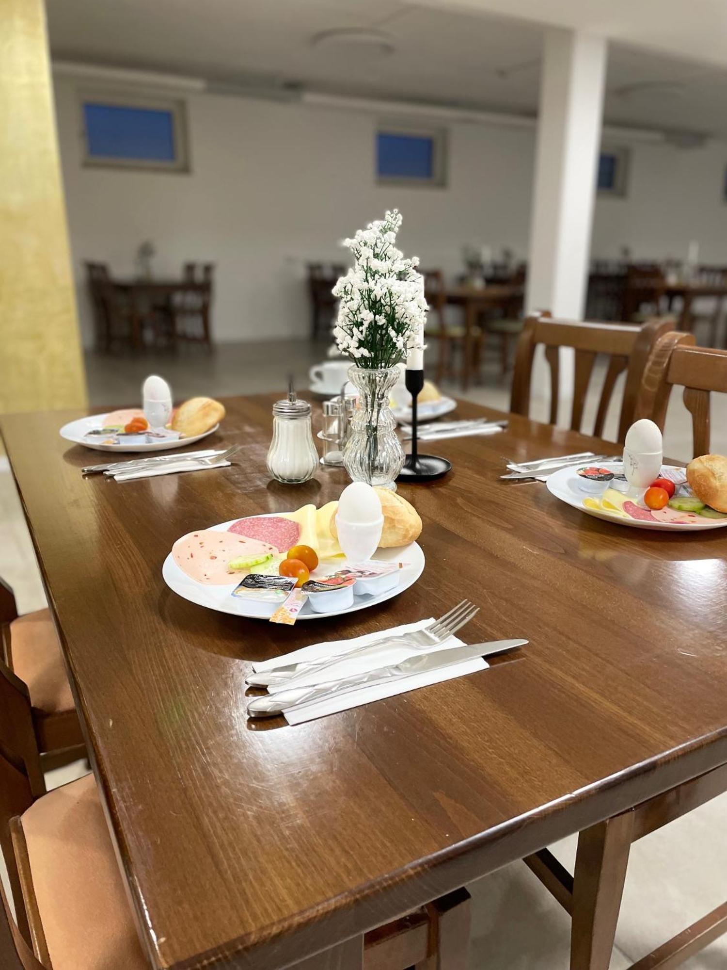Gastpark Hotel Манхинг Экстерьер фото